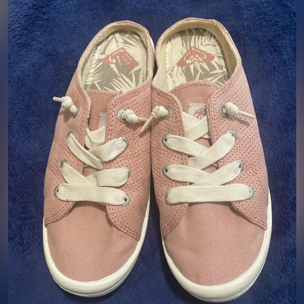 Roxy slip on tennis shoes